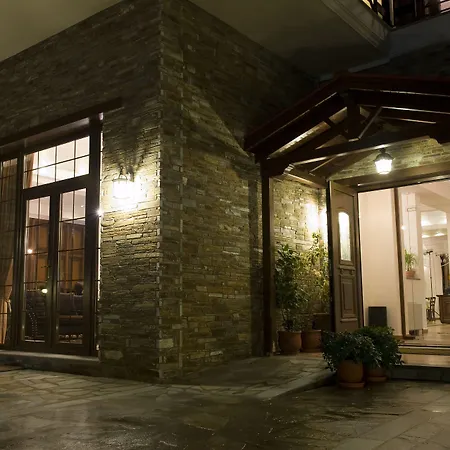 Dellas Boutique Hotel 3*