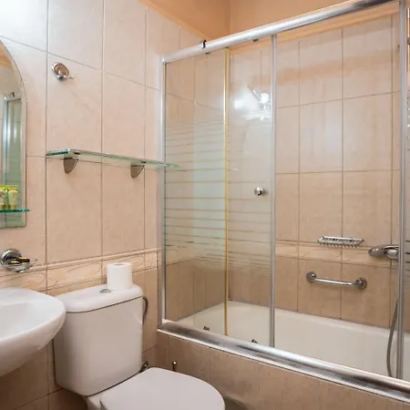 Dellas Boutique Hotel 3*